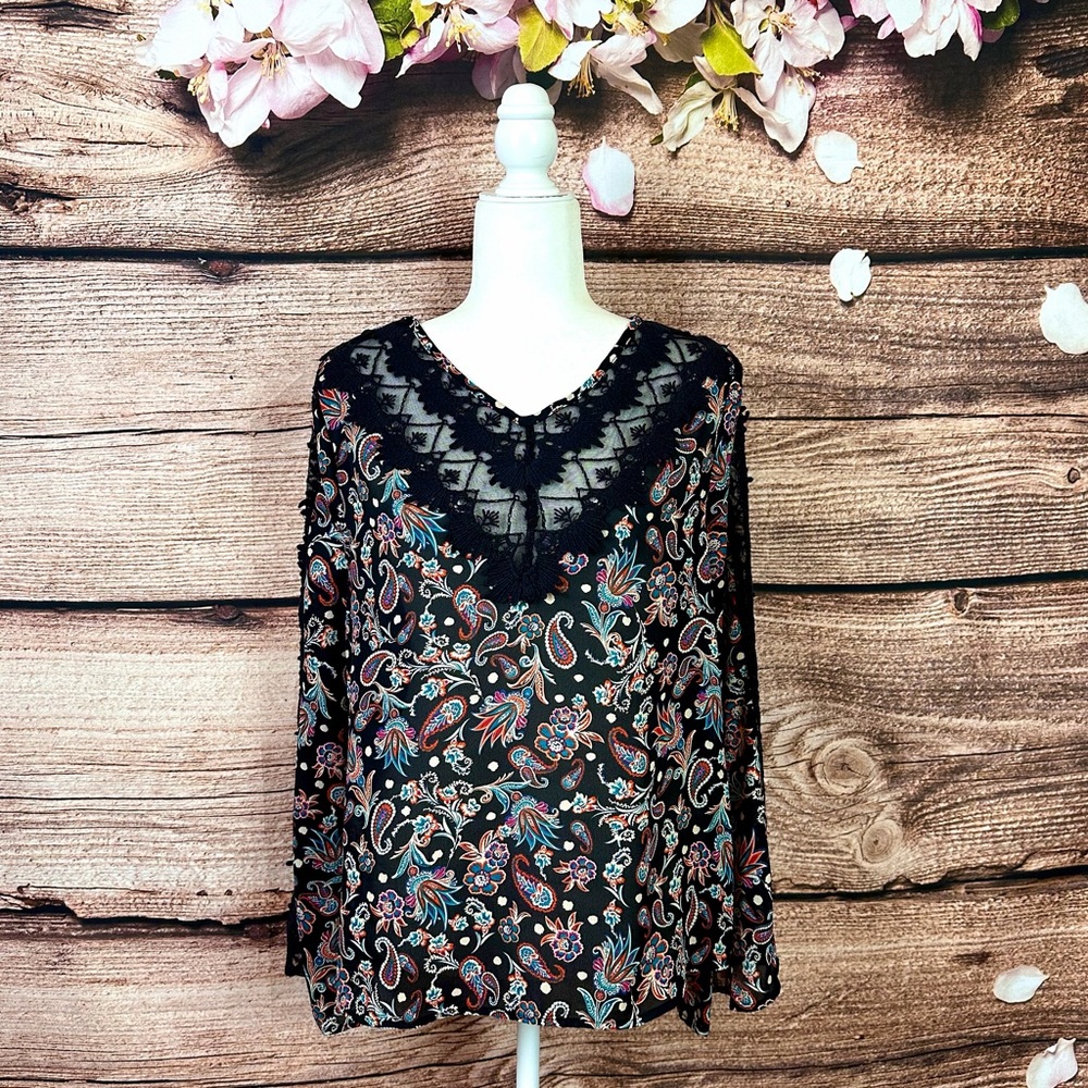 SOLD 🛍️ Femme by Tresics Women’s Rayon Abstract Geo Print Longer Back Blouse